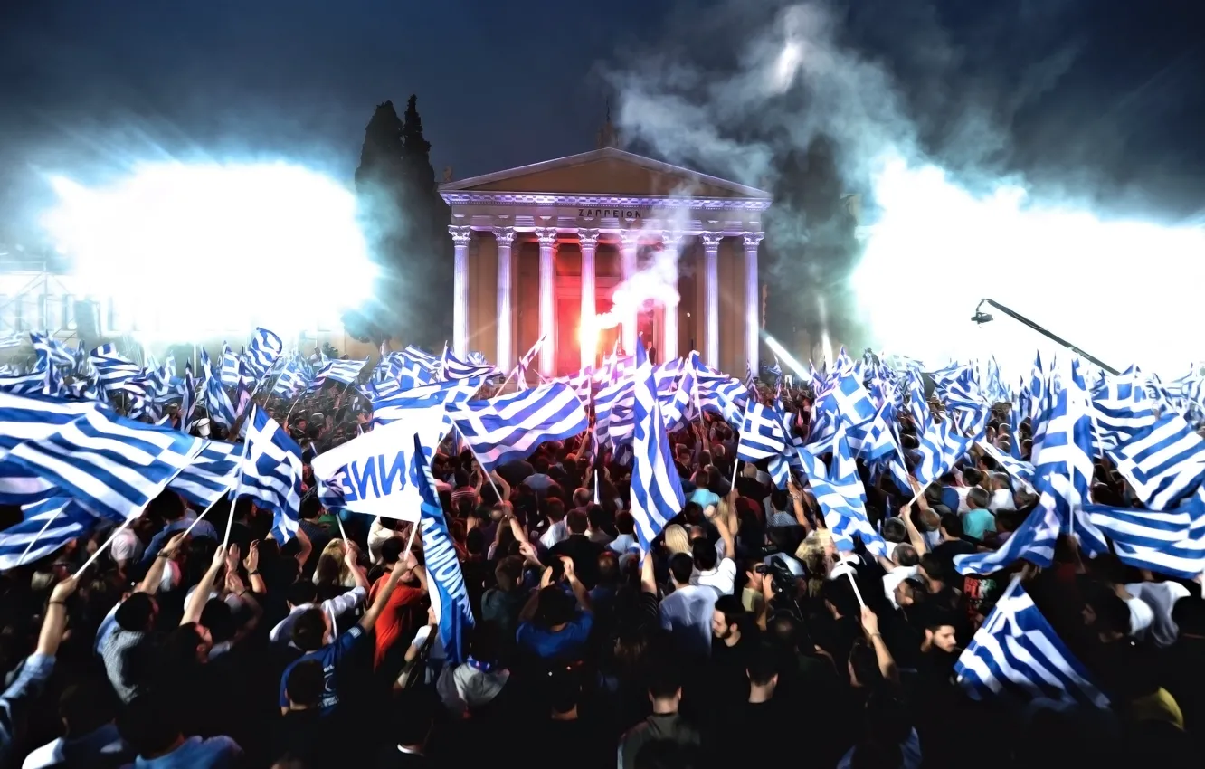 Фото обои Ночь, Греция, Люди, Флаги, Много, Митинг