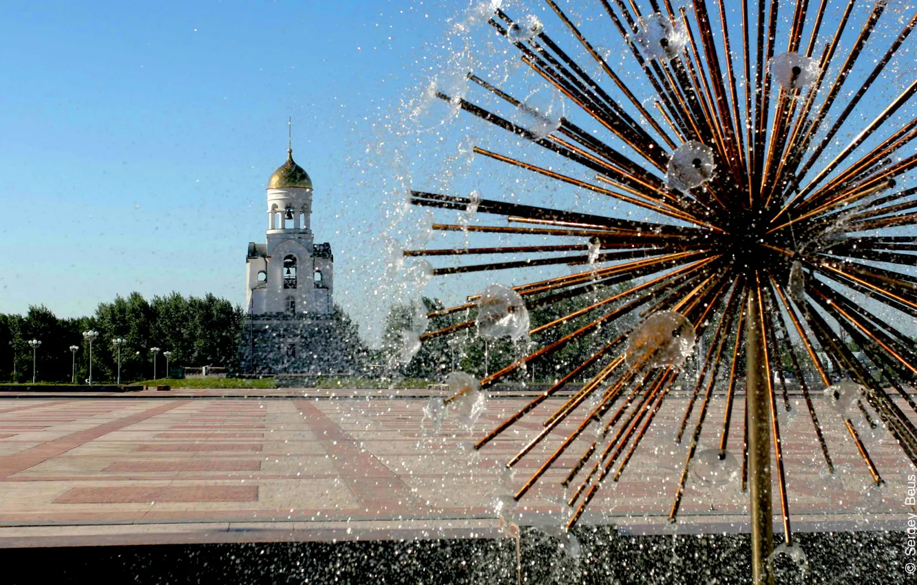 Фото обои город, площадь, фонтан, Россия, часовня, Каменск-Уральский