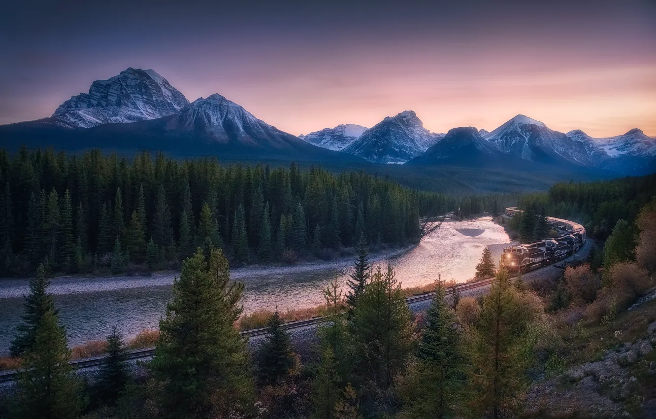 Фото обои лес, деревья, горы, река, поезд, Канада, железная дорога, Альберта