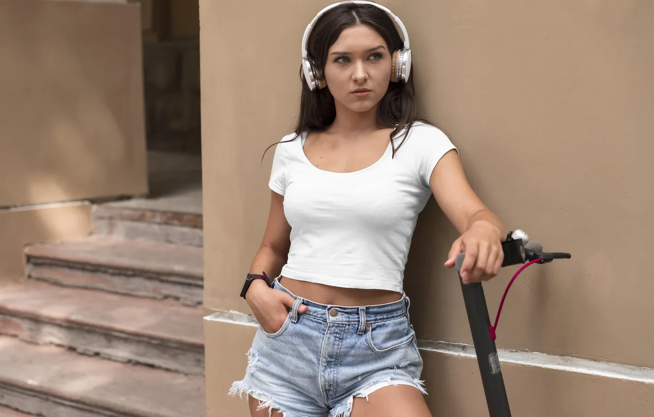 Фото обои girl, shorts, woman, young, headphones, tank top
