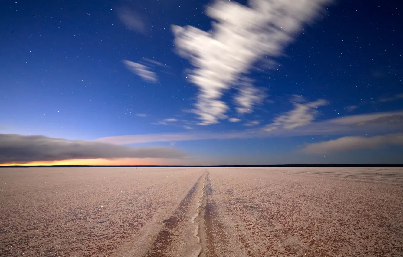 Фото обои дорога, звезды, облака, закат, пустыня, вечер, размытость, горизонт