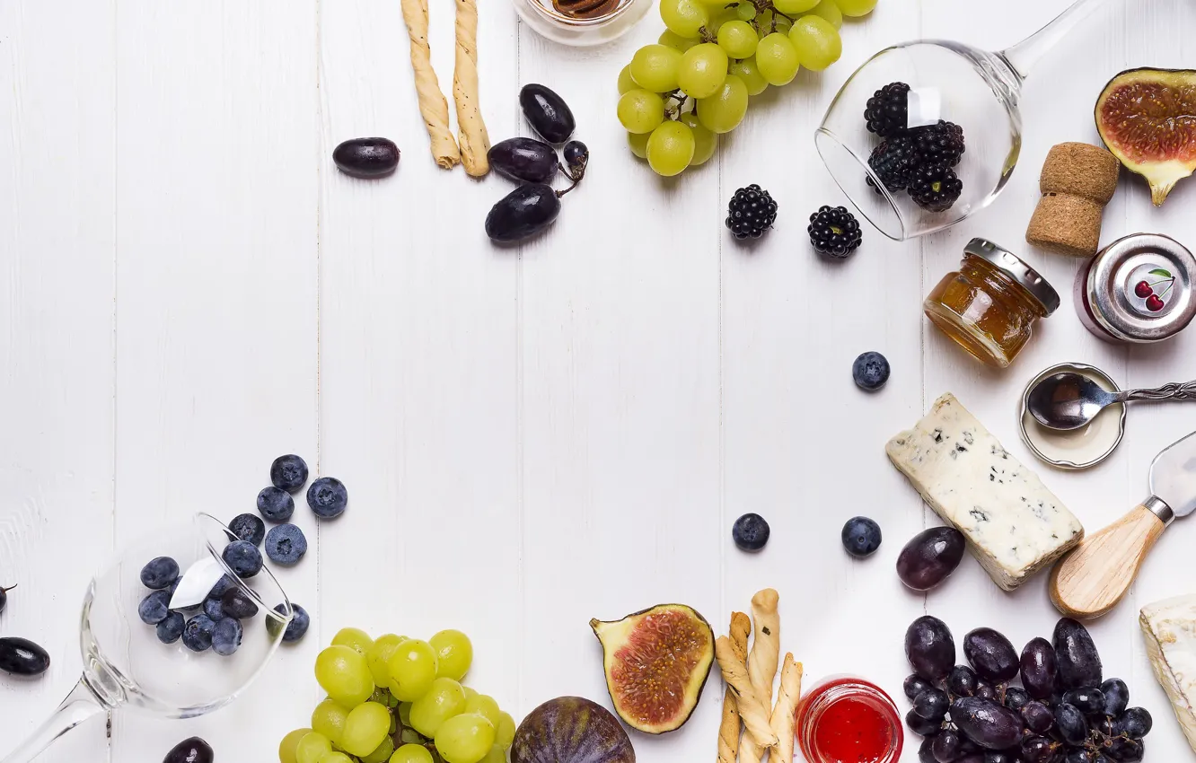 Фото обои бокал, сыр, виноград, ежевика, джем, голубика, инжир