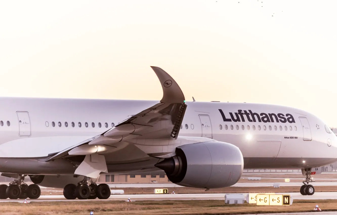 Фото обои Самолет, Лайнер, Борт, Lufthansa, Airbus, Крыло, Airbus A350-900, A350