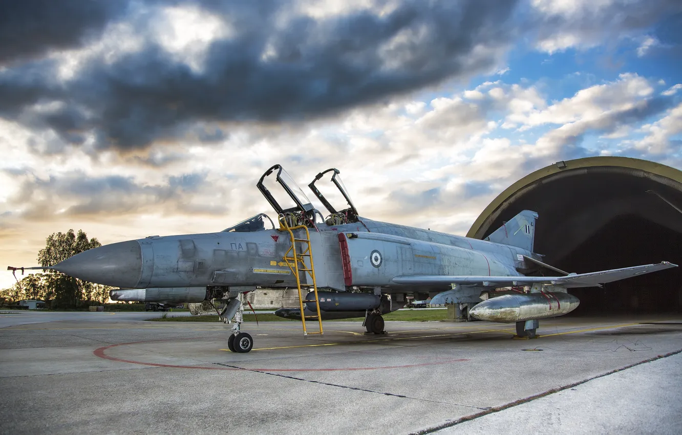 Фото обои истребитель, аэродром, Phantom II