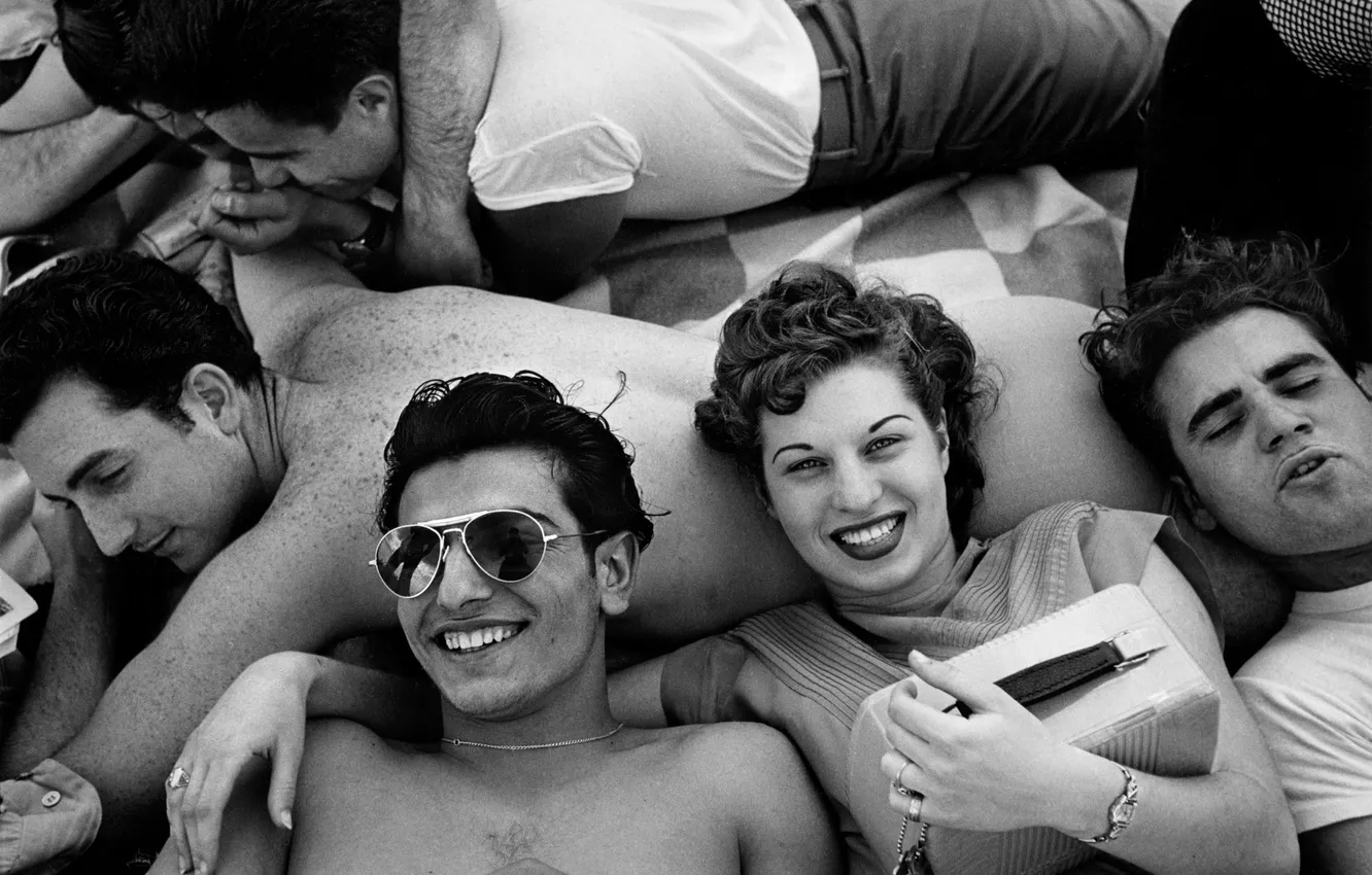 Фото обои чёрно-белое, 1949, ретро фотография, Гарольд Файнштейн, Подростки Кони-Айленда