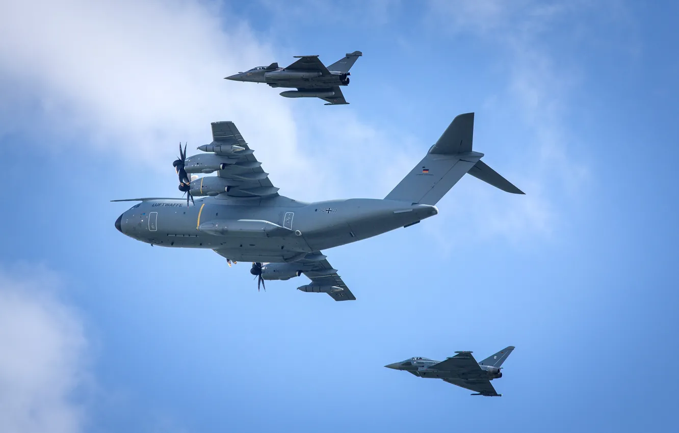 Фото обои полет, авиация, Eurofighter, Airbus A400M