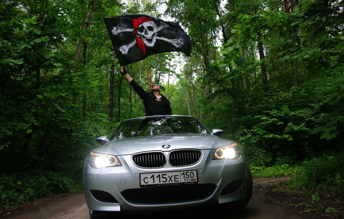 Фото обои BMW, флаг, пираты