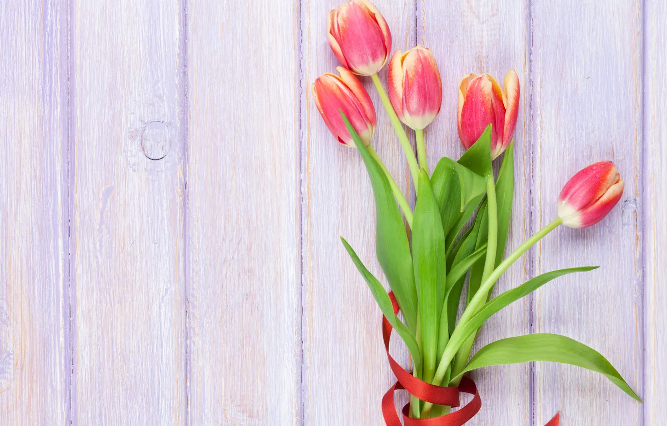 Фото обои цветы, букет, тюльпаны, red, wood, flowers, tulips, bouquet