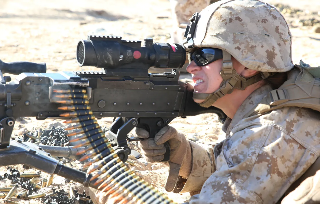 Фото обои gun, soldier, weapon, helmet, machine gun