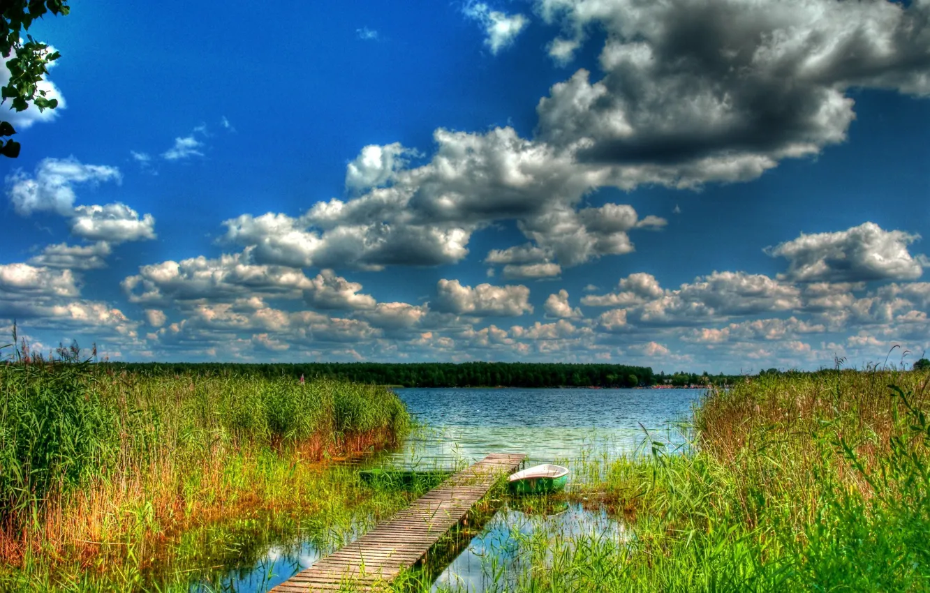 Фото обои лес, небо, облака, река, лодка, мостик, заводь