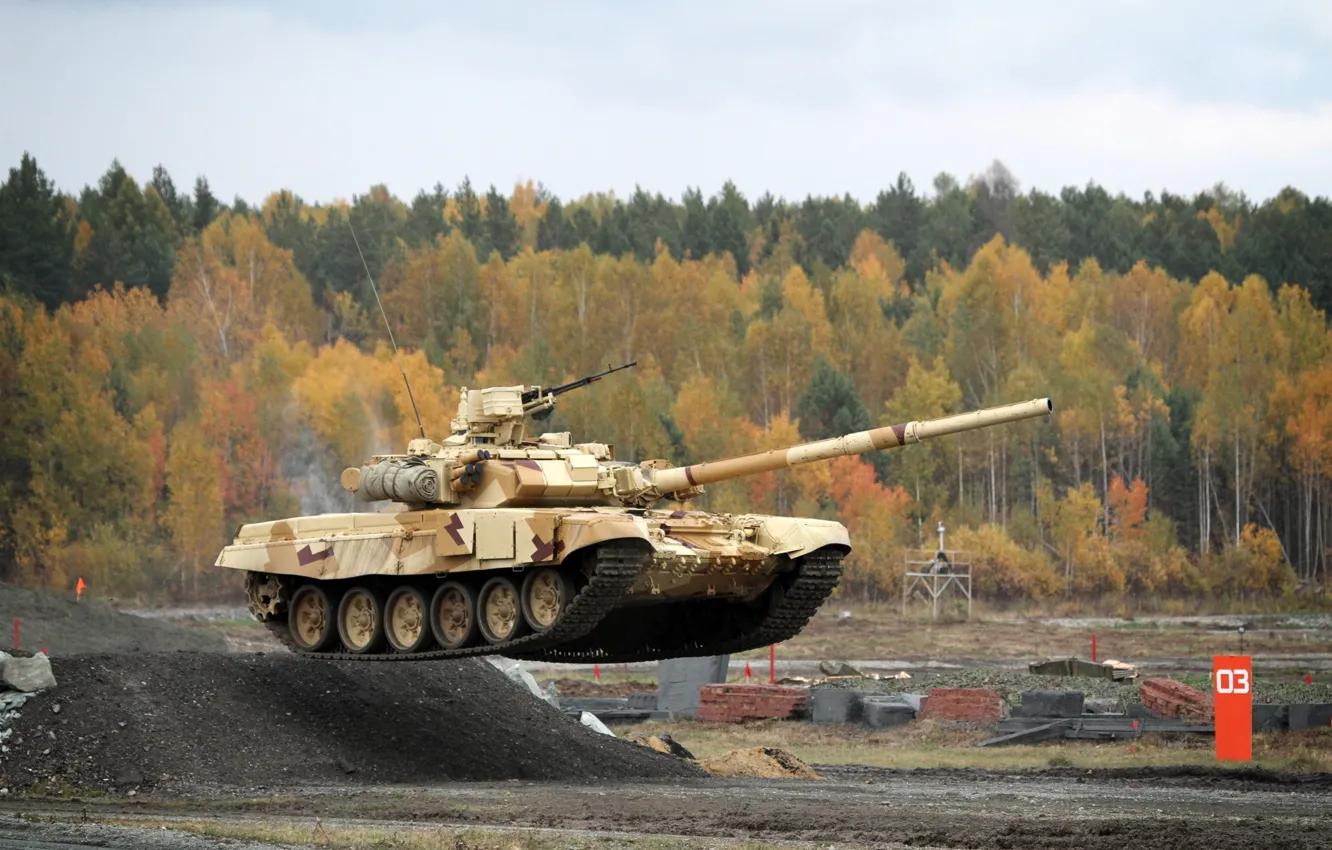 Фото обои лес, полет, прыжок, Танк, Russia, трамплин, Т-90, Т-90С