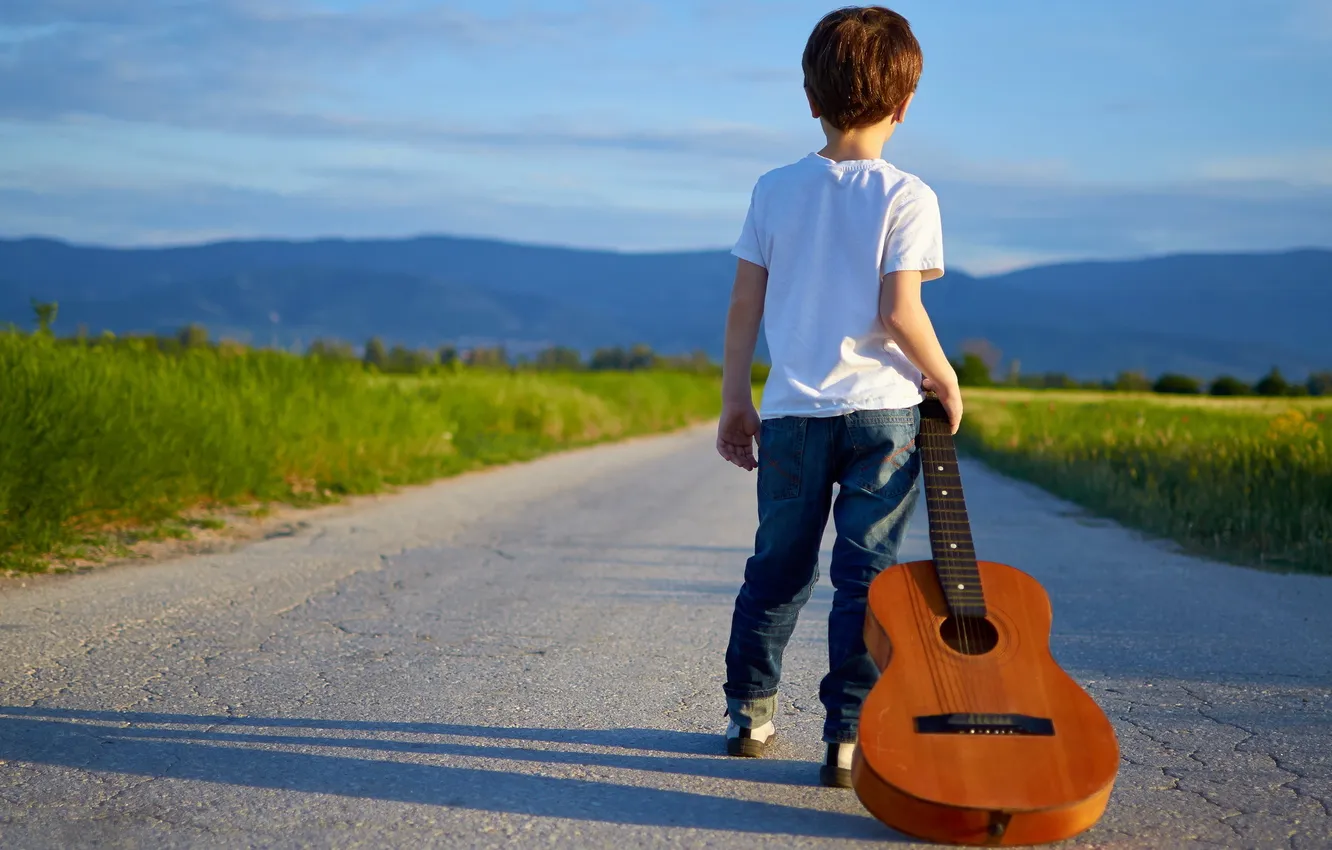 Фото обои дорога, гитара, малчик