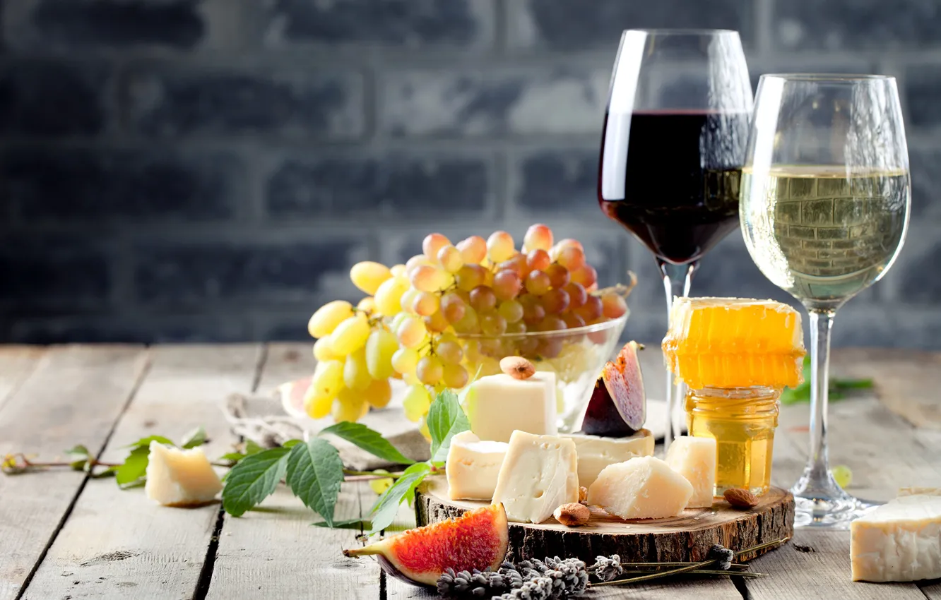Фото обои вино, бокалы, мед, виноград, honey, grapes, cheese, инжир