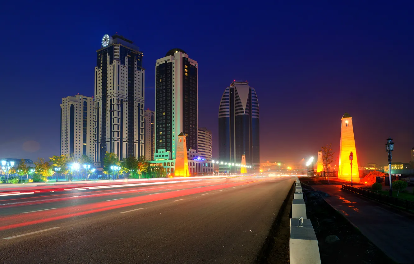 Фото обои дорога, ночь, город, Россия, небоскрёбы, Чечня, грозный, Грозный Сити