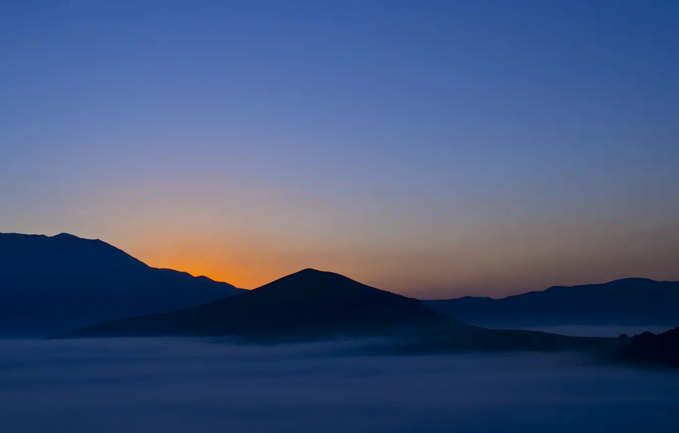 Фото обои twilight, mountains, clouds, dusk, silhouettes
