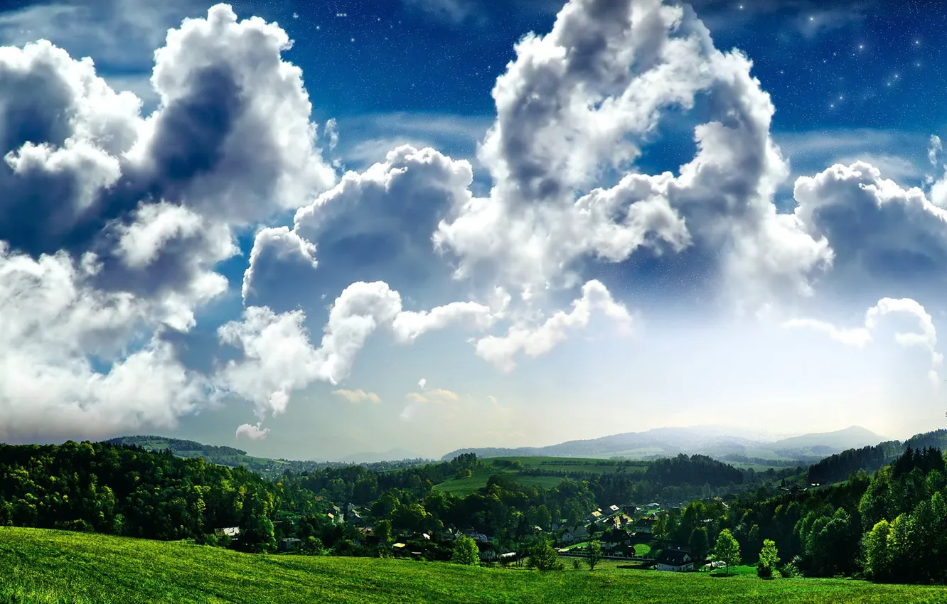 Фото обои поле, небо, трава, облака, деревья, деревушка