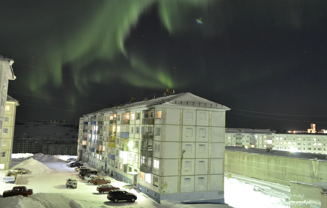 Фото обои Aurora, Winter, Wild, Automobile, Northern Lights, Cold, Houses, Polar Lights