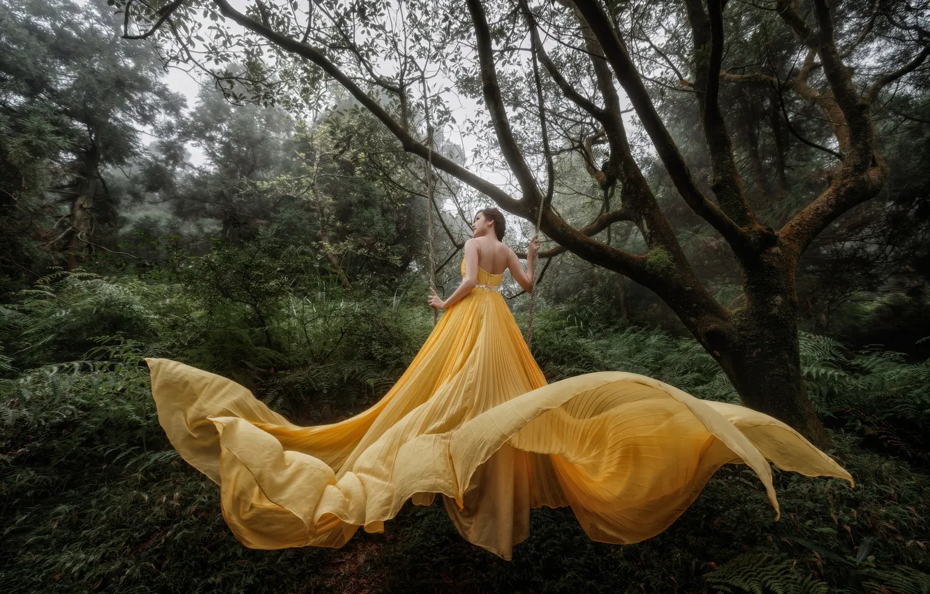 Фото обои лес, девушка, желтое платье