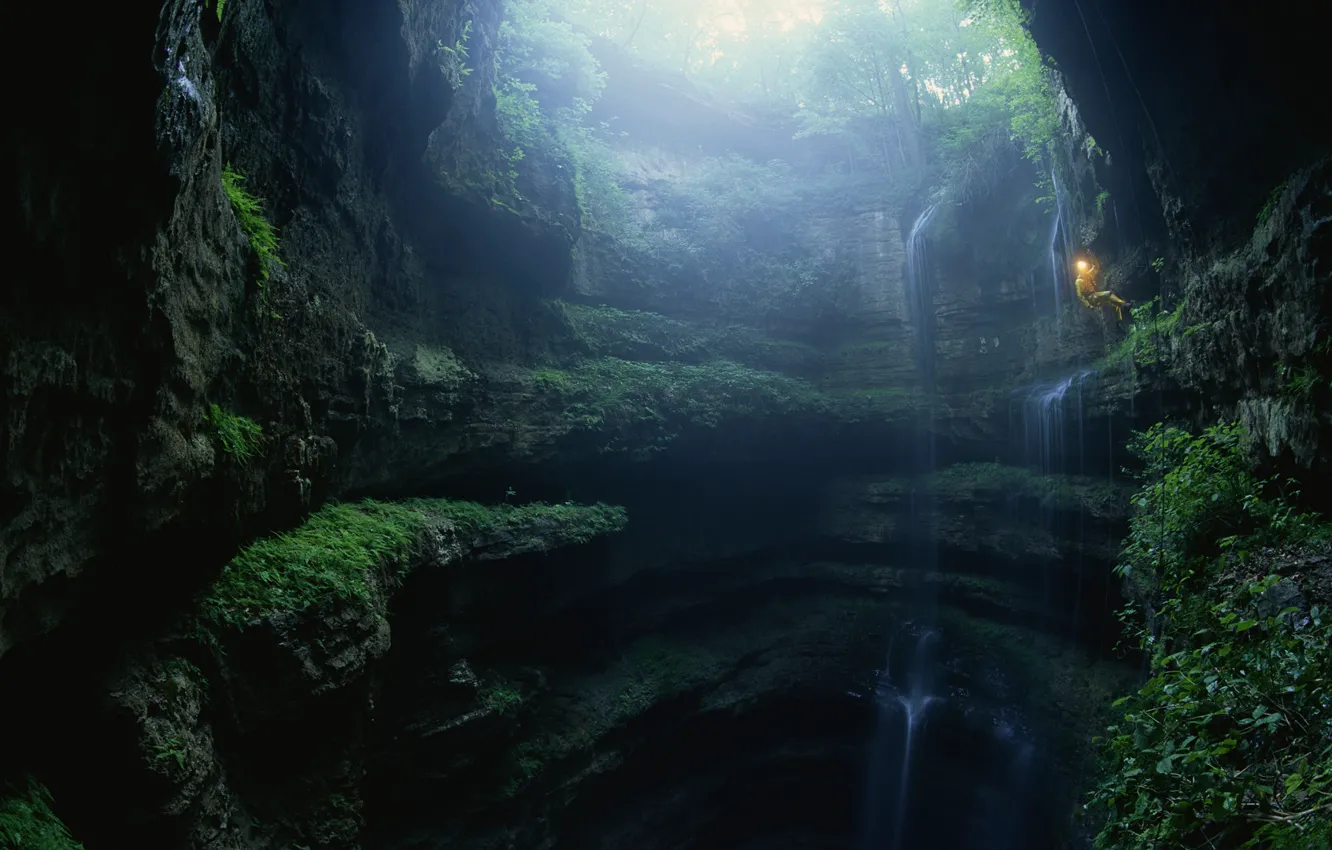 Фото обои свет, пейзаж, природа, спуск, водопад, ущелье, пещера