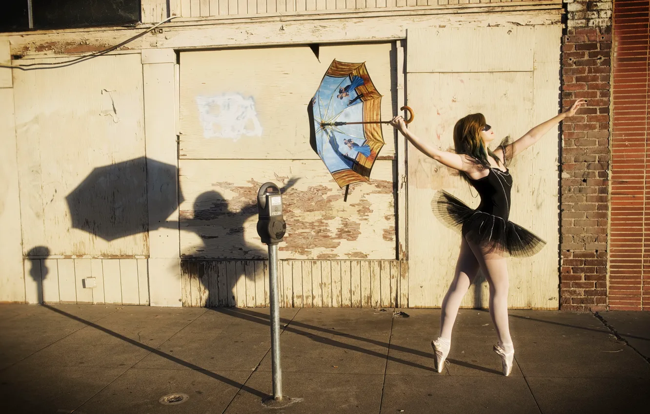 Фото обои девушка, улица, зонт, балерина