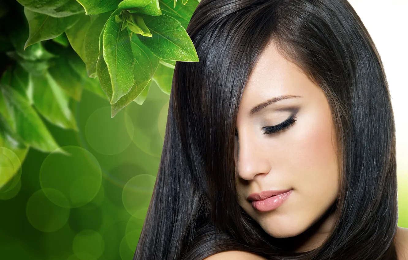 Фото обои листья, девушка, природа, ресницы, волосы, макияж, зеленые, губы