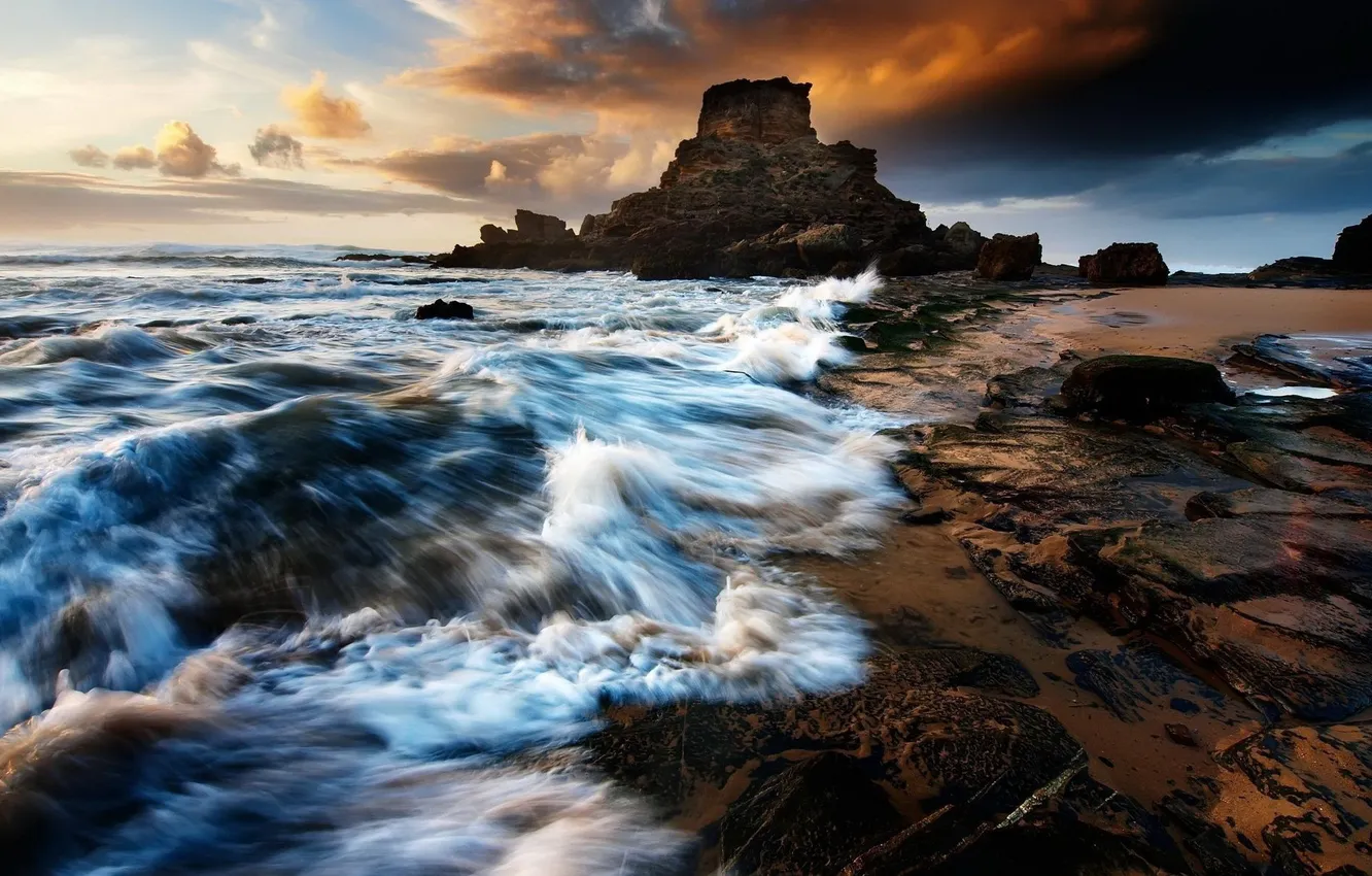 Фото обои море, волны, закат, камни, берег, туча