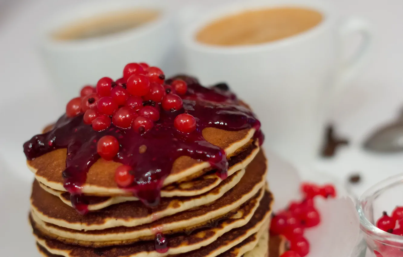Фото обои кофе, завтрак, блины, десерт, сладкое, вкусно, красная смородина, панкейки