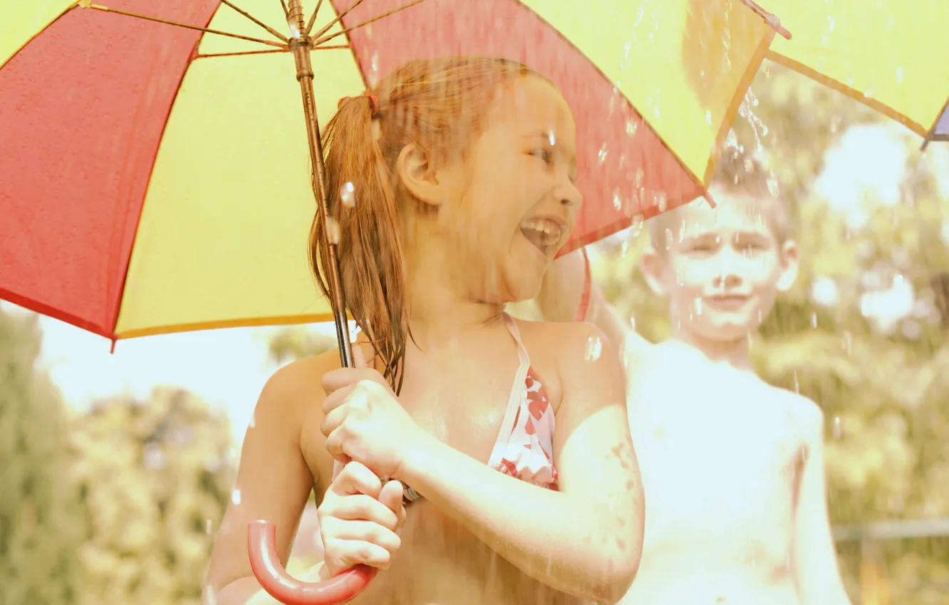 Фото обои радость, дети, зонтик, дождь, ребенок, мальчик, девочка, малышка
