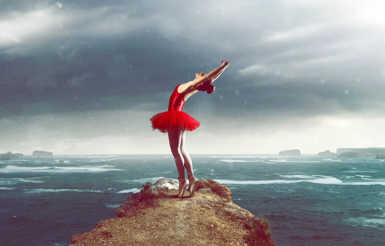 Фото обои море, небо, девушка, облака, поза, пасмурно, скалы, танец