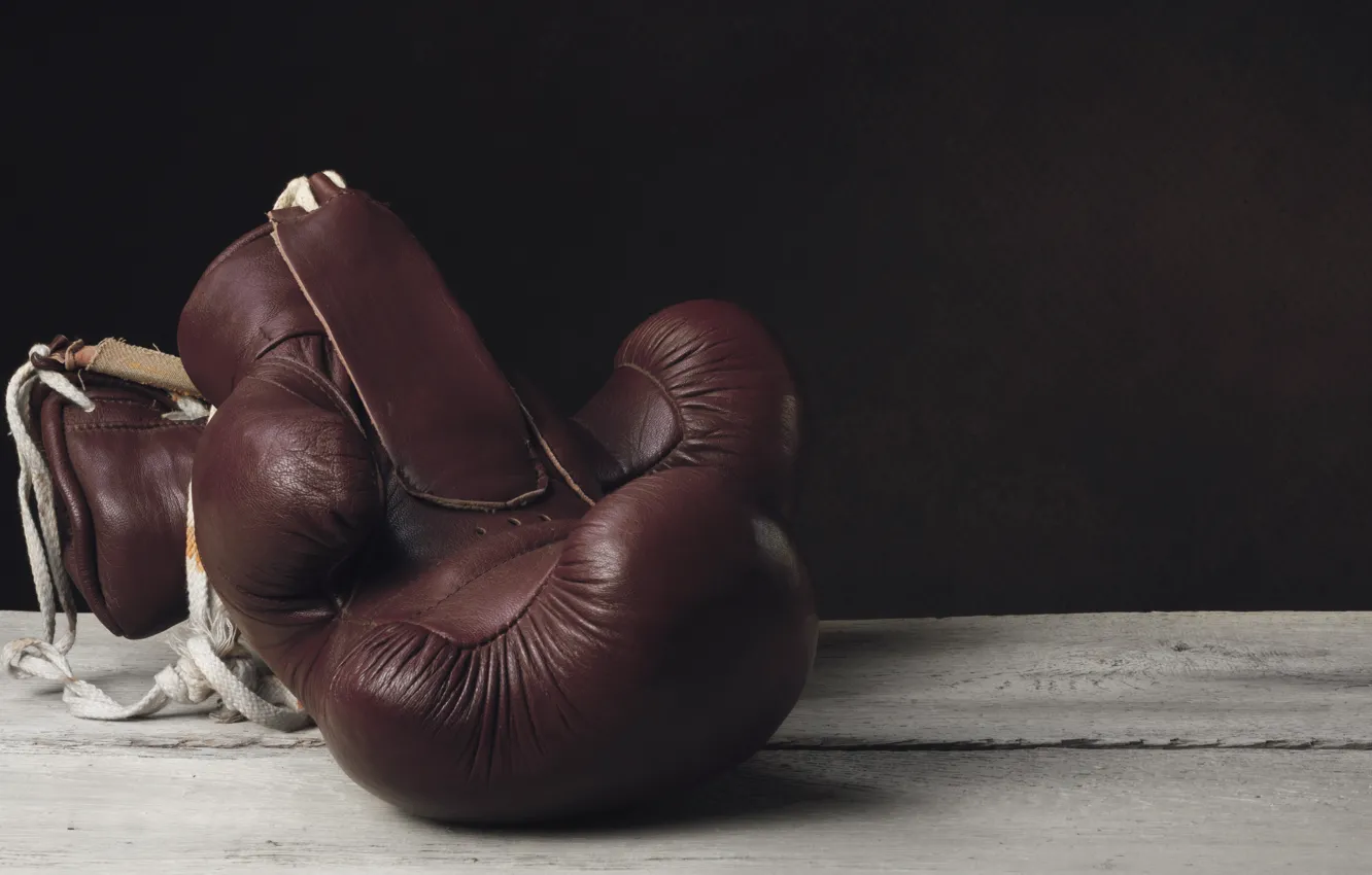 Фото обои old, leather, boxing, gloves