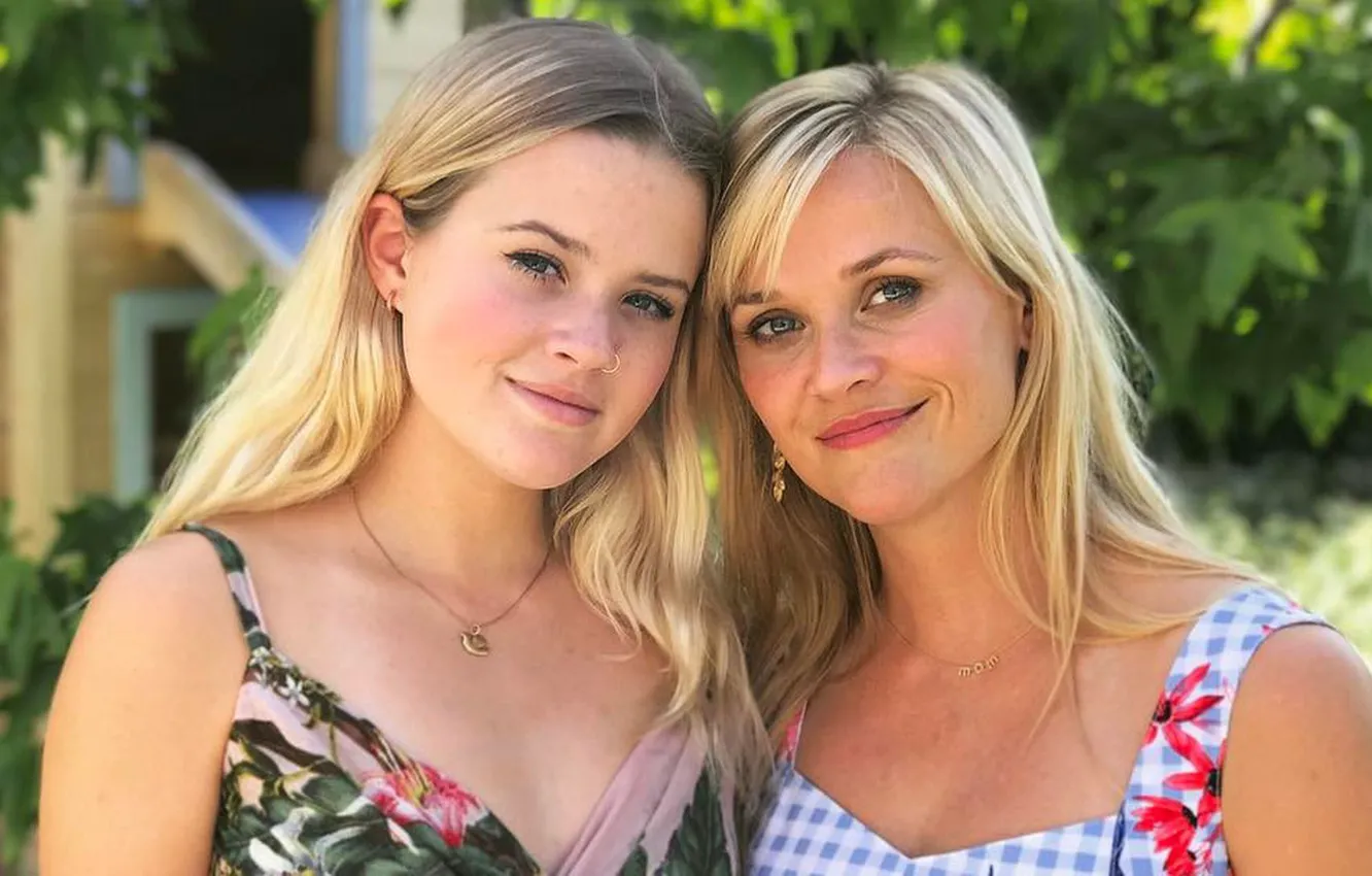 Фото обои блондинки, красивые, актрисы, Reese Witherspoon, Риз Уизерспун, мать и дочь, Ава Элизабет Филиппе, Ava Elizabeth …