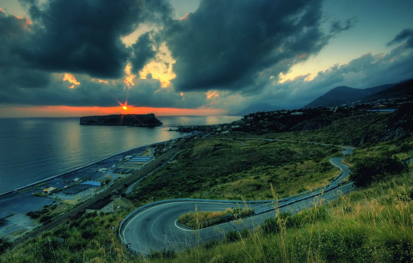 Фото обои дорога, море, облака, закат, поворот