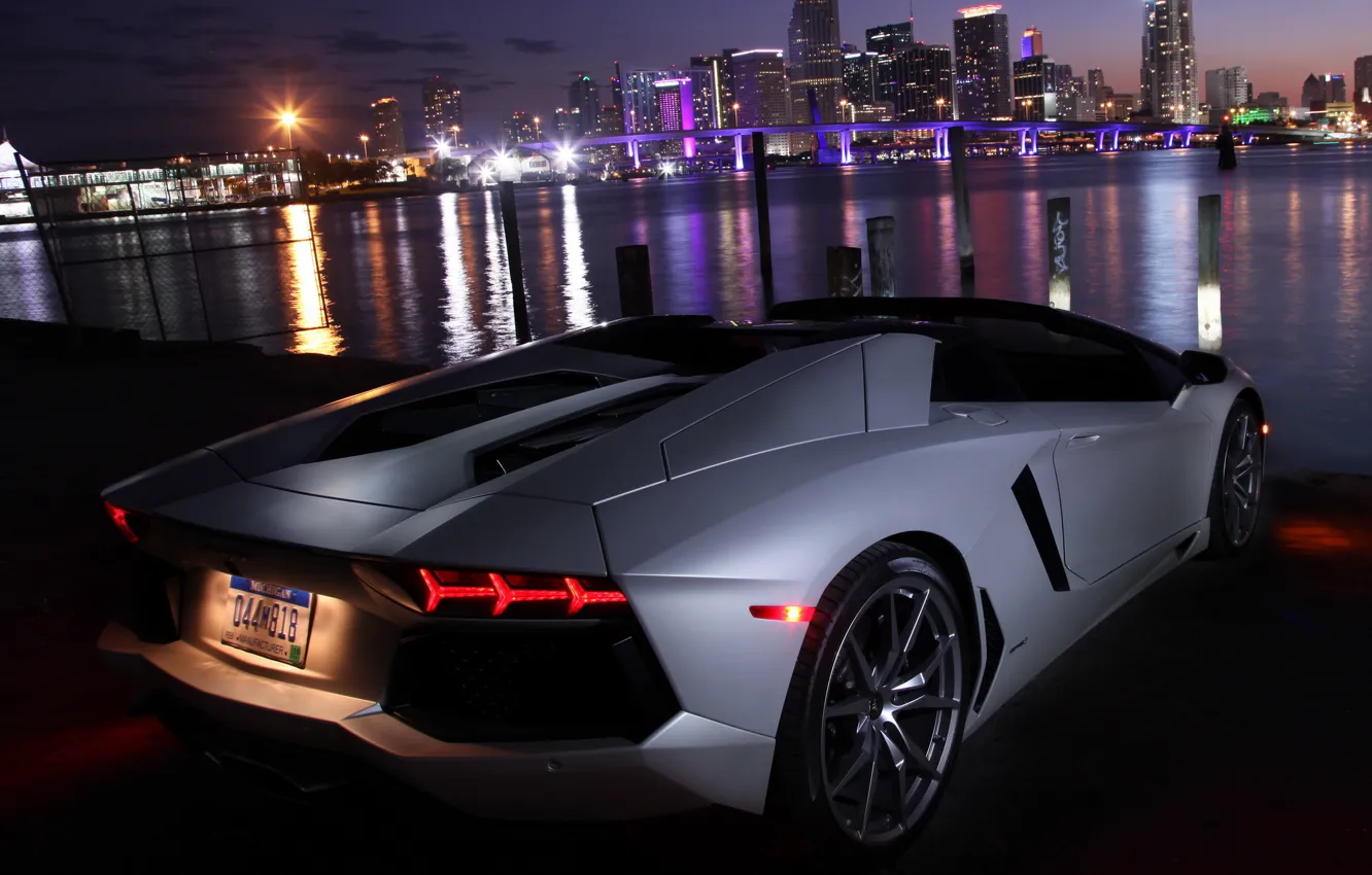 Фото обои вода, город, отражение, вечер, roadster, задок, LP700-4, Lamborghini Aventador