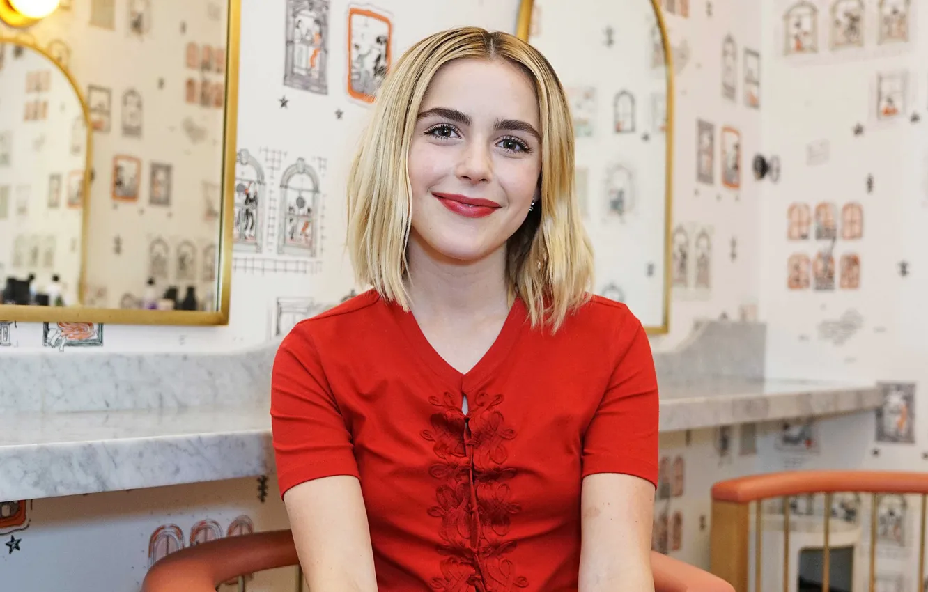 Фото обои Девушка, Улыбка, Актриса, Actress, Кирнан Шипка, Kiernan Shipka