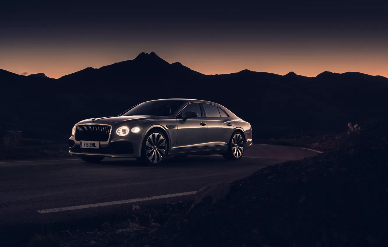 Фото обои закат, фары, Bentley, вечер, сумерки, Flying Spur, 2020, Blackline