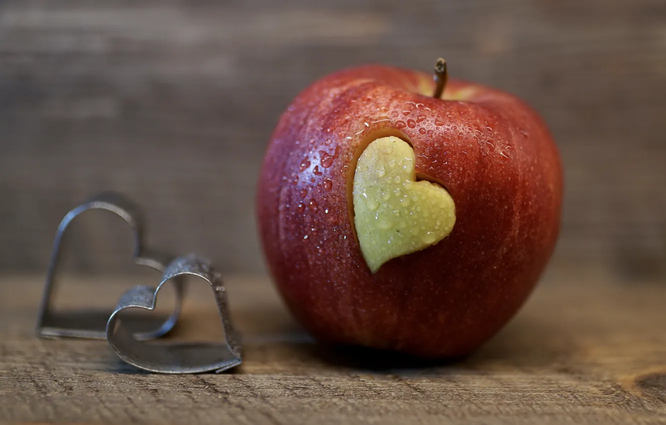 Фото обои капли, любовь, фон, красное, сердце, яблоко, еда, фрукт