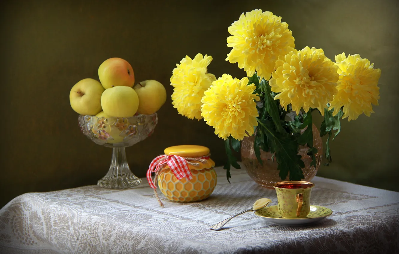 Фото обои натюрморт с цветами, натюрморт с хризантемами, натюрморт с яблоками, натюрморт с мёдом