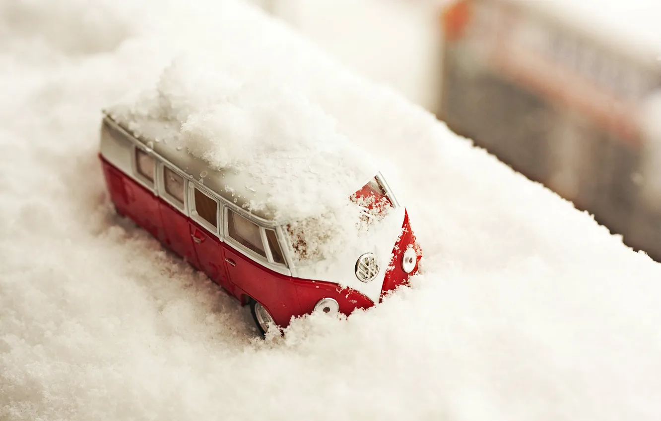 Фото обои зима, снег, игрушка, автобус