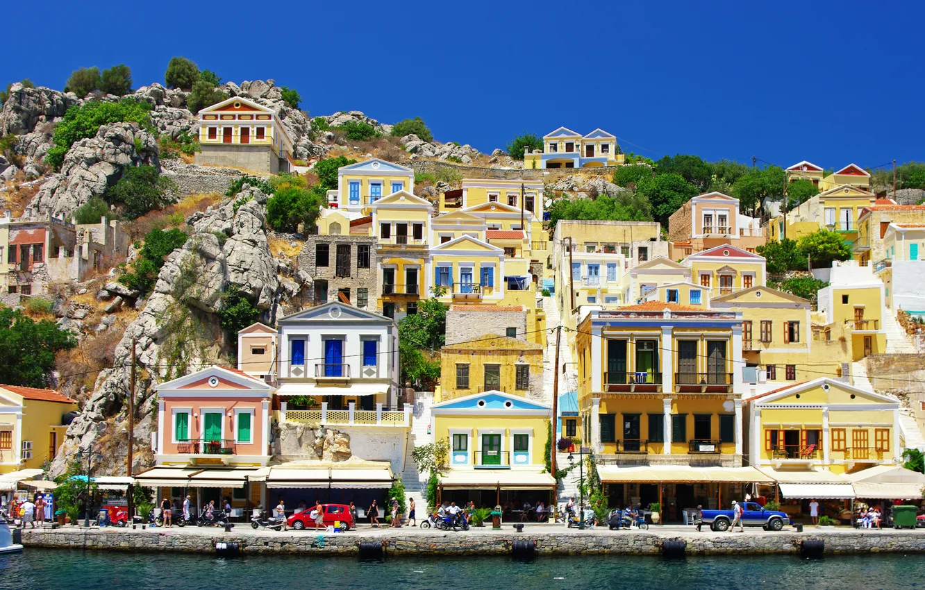 Фото обои море, горы, люди, побережье, дома, Греция, склон, Greece