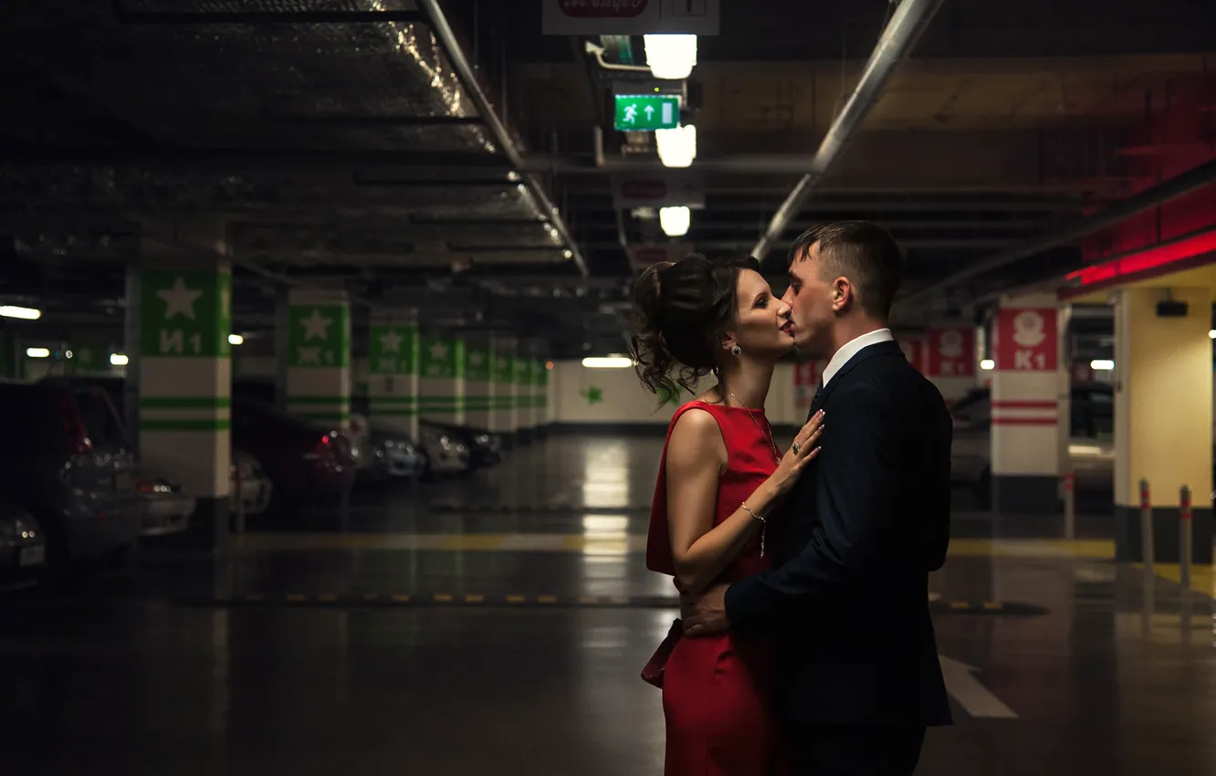 Фото обои девушка, страсть, поцелуй, парковка, мужчина, влюбленные, Василиса Переходова