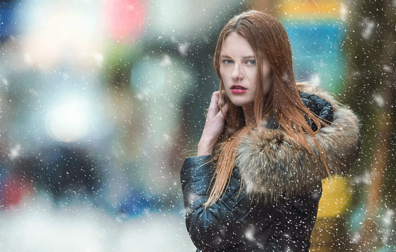 Фото обои зима, взгляд, девушка, снег, улица, волосы, куртка