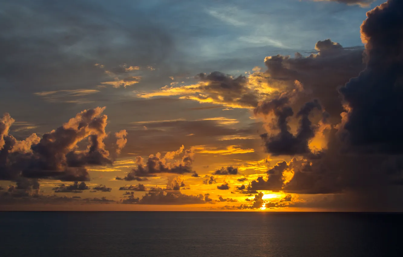Фото обои море, облака, закат, отражение, горизонт