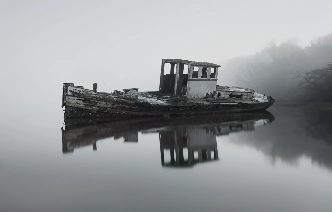 Фото обои туман, озеро, лодка, вечер
