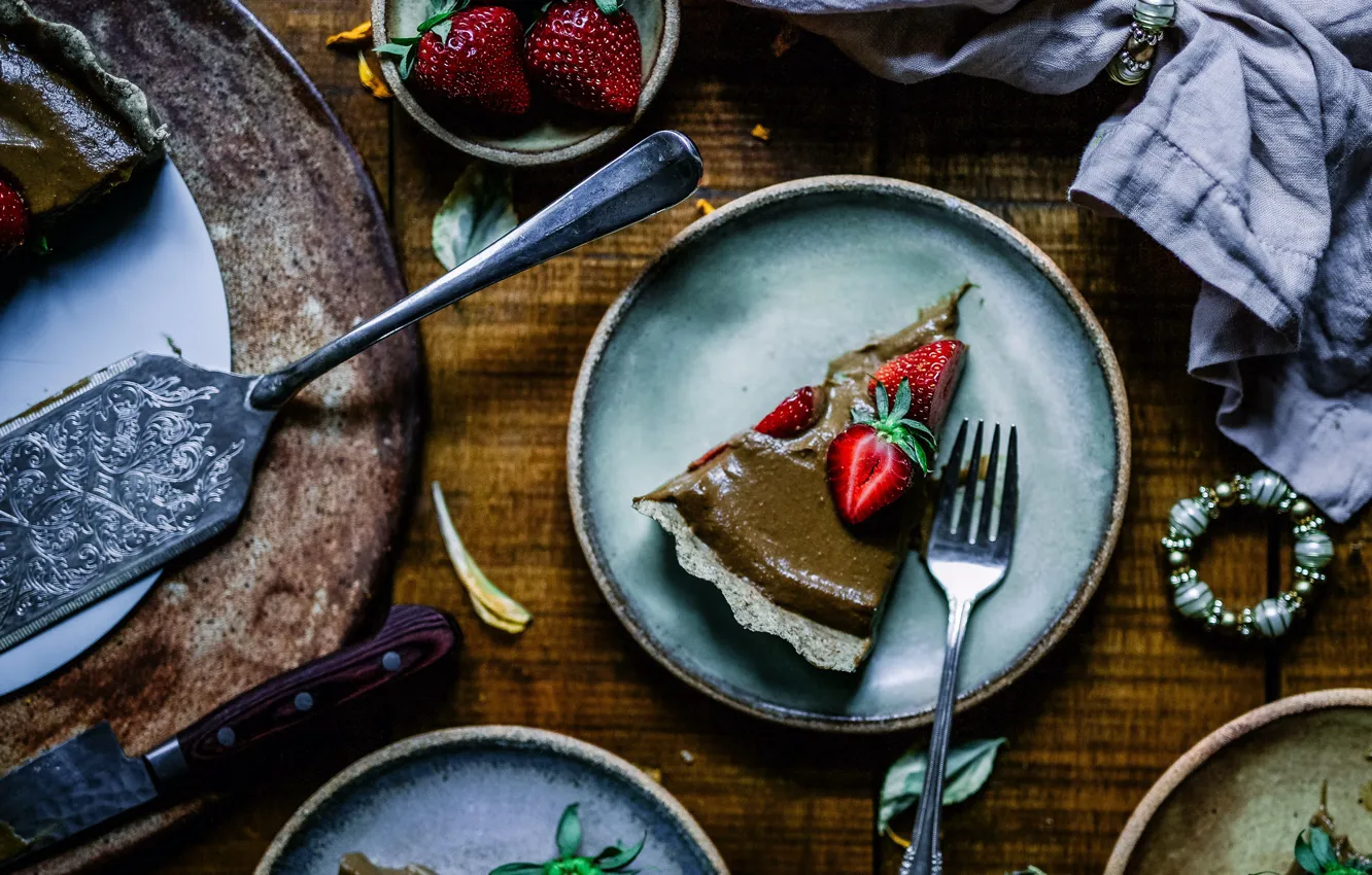 Фото обои ягоды, доски, клубника, пирог, нож, торт, посуда, пирожное