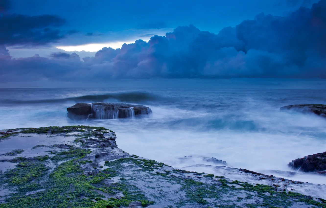 Фото обои небо, тучи, шторм, океан, камень