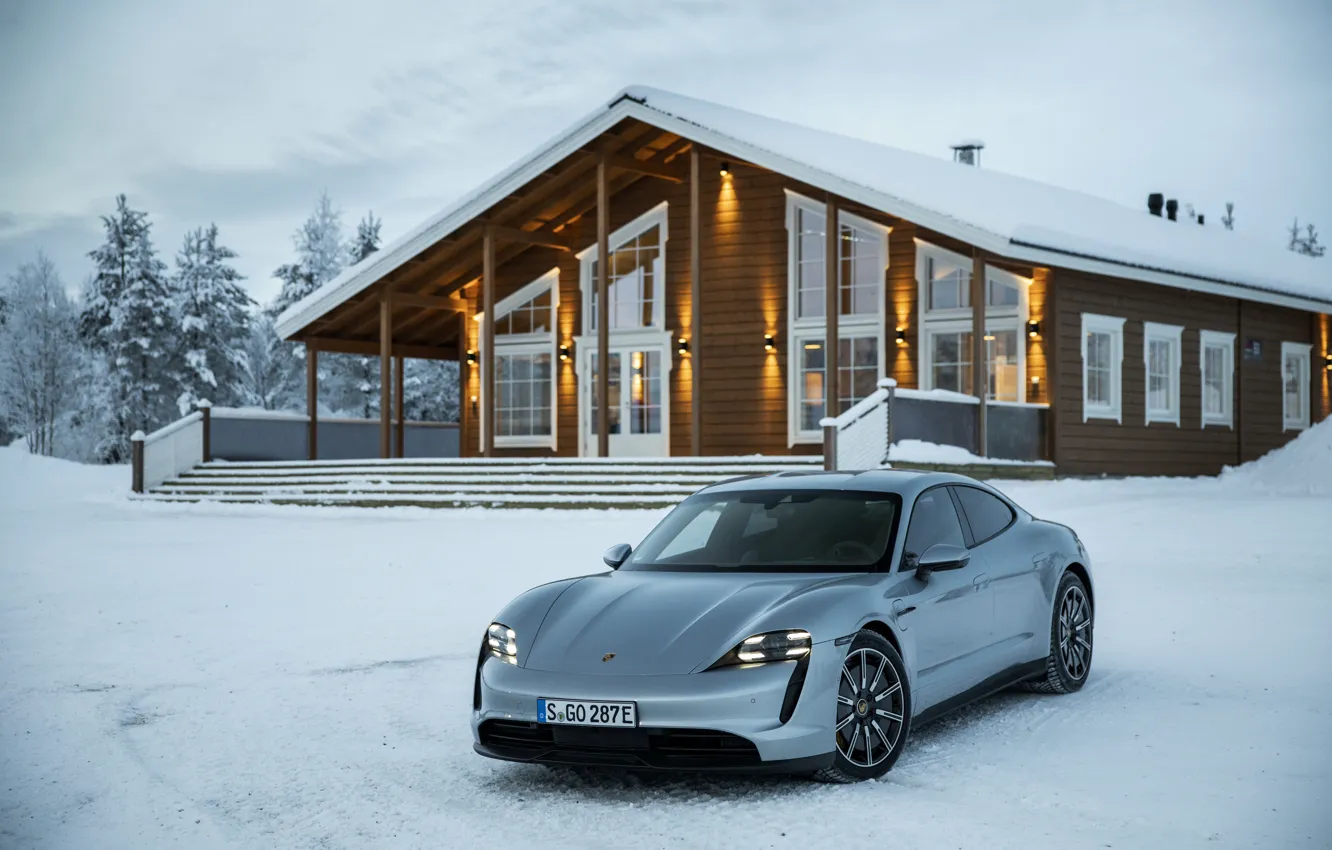 Фото обои снег, серый, Porsche, 2020, у дома, Taycan, Taycan 4S