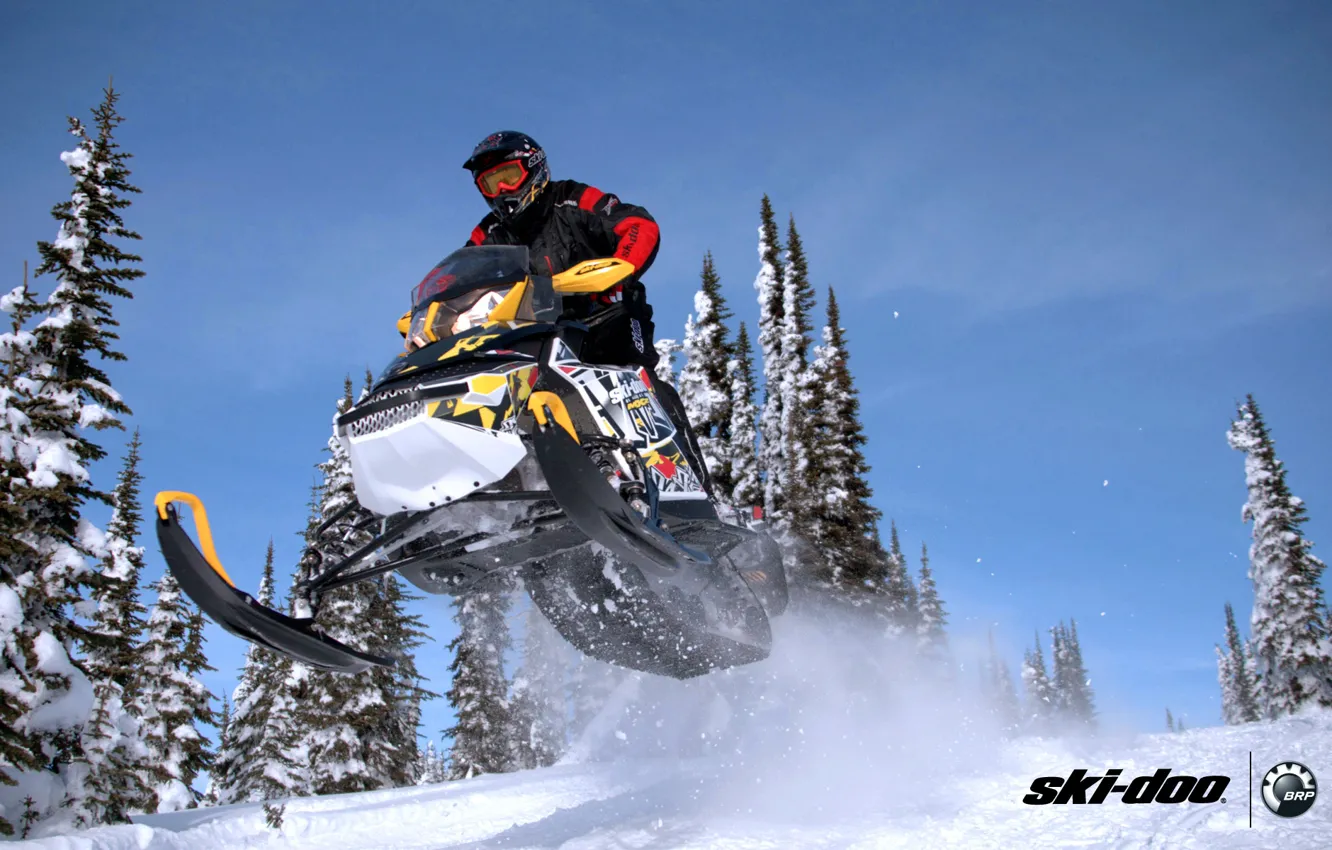 Фото обои лес, снег, прыжок, спорт, sport, snow, снегоход, snowmobile
