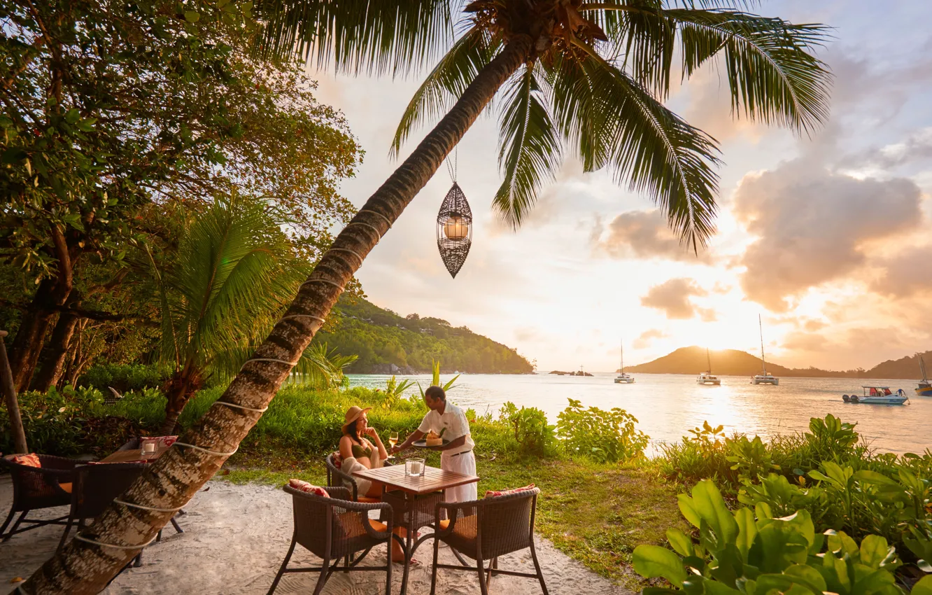 Фото обои Пальма, Яхты, Люди, Побережье, Seychelles, Сейшельские острова, Пляж с белым песком, Green Paradise