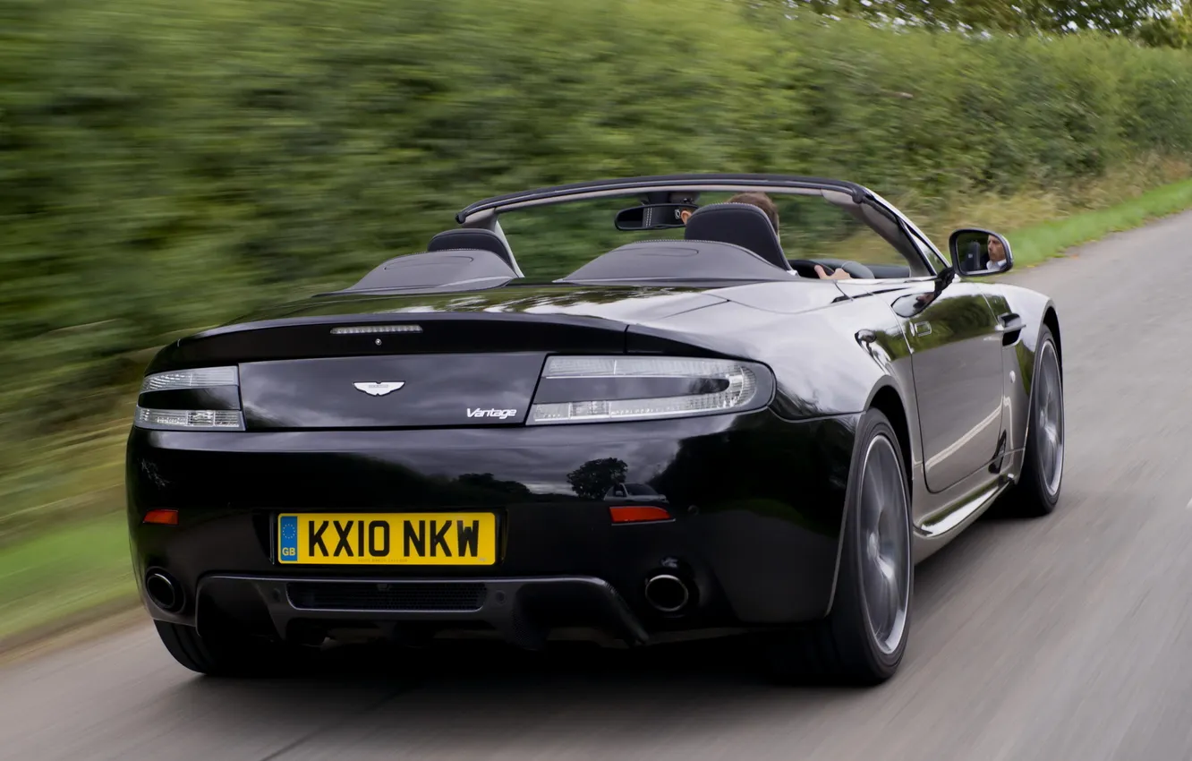 Фото обои Aston Martin, Roadster, автомобиль, V8 Vantage, black, задок, N420