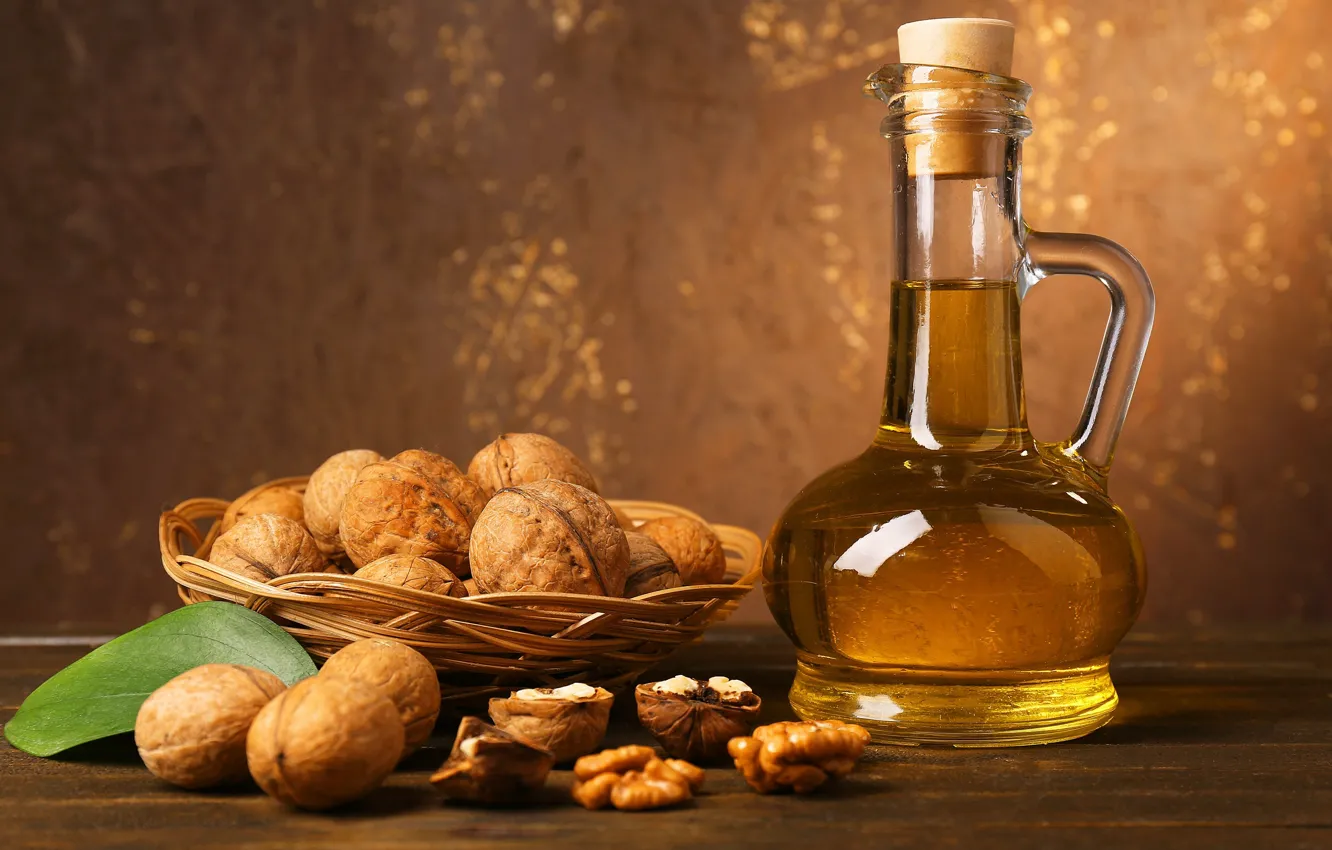 Фото обои масло, флакон, грецкие орехи